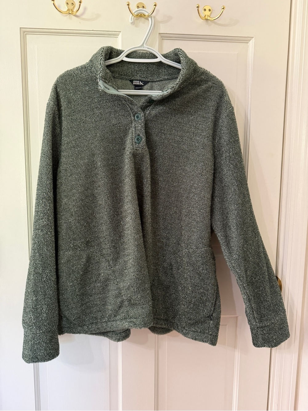 Eddie Bauer Women’s Green Pullover Sweater with pockets